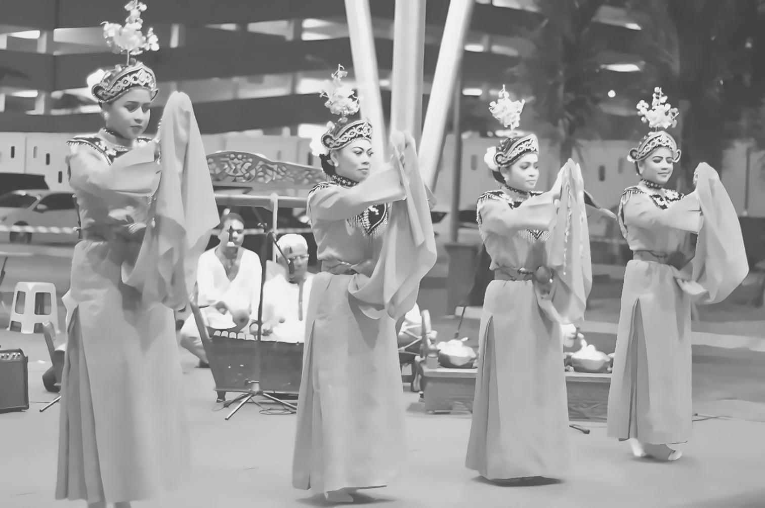 Spazio di danza contemporanea allestito per lezioni online